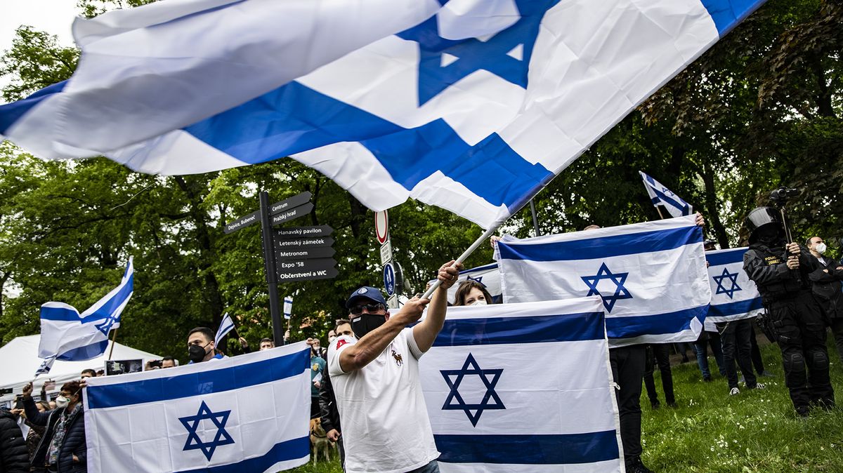 Obrazem: V Praze se demonstrovalo za Izrael i Palestinu